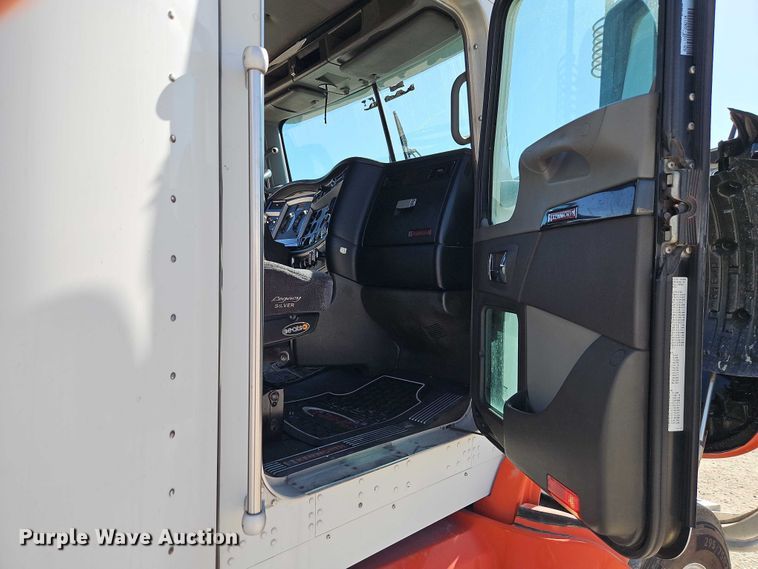 image for item EO7020 2011 Kenworth T660 semi truck