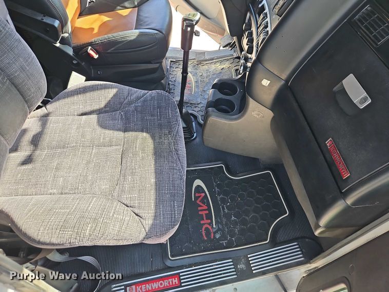 image for item EO7020 2011 Kenworth T660 semi truck