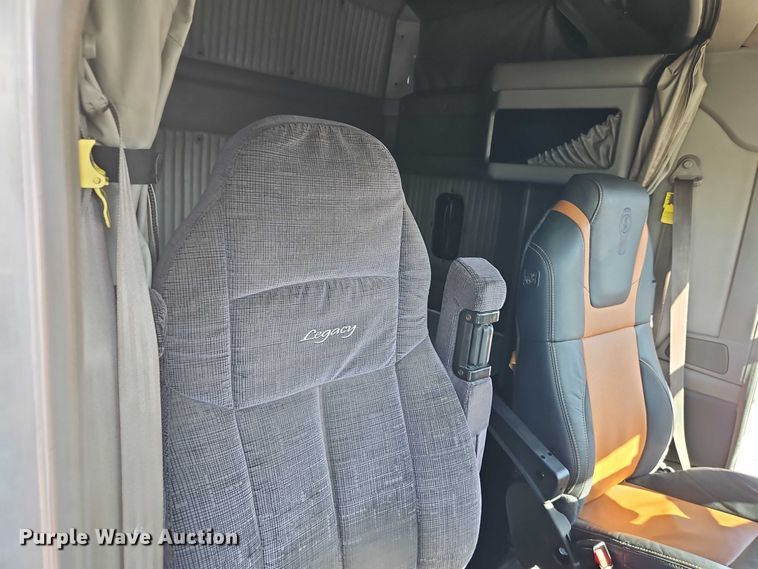 image for item EO7020 2011 Kenworth T660 semi truck