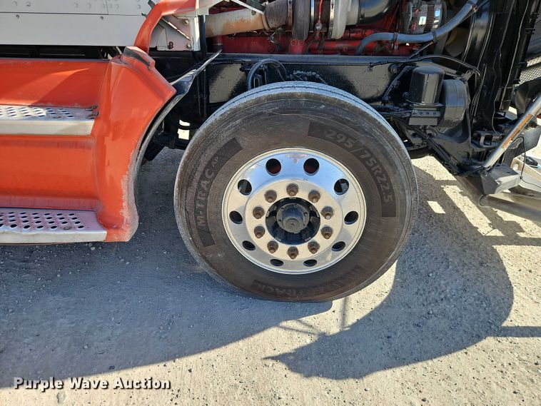 image for item EO7020 2011 Kenworth T660 semi truck