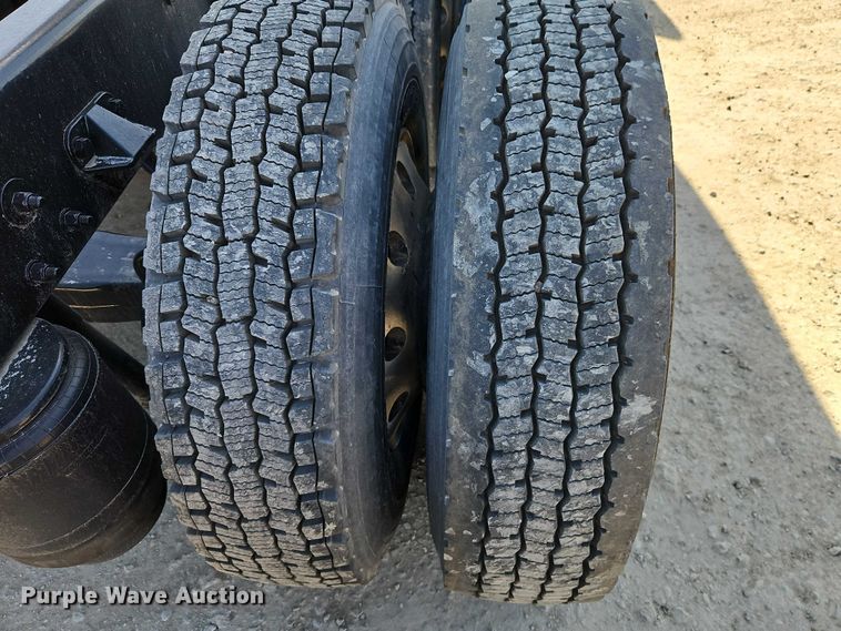 image for item EO7020 2011 Kenworth T660 semi truck