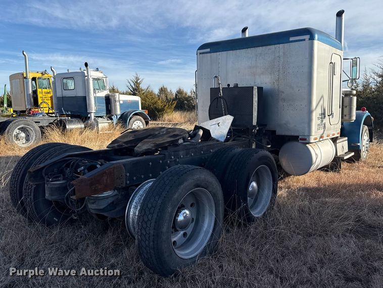 image for item EP2710 1986 Peterbilt 359 semi truck