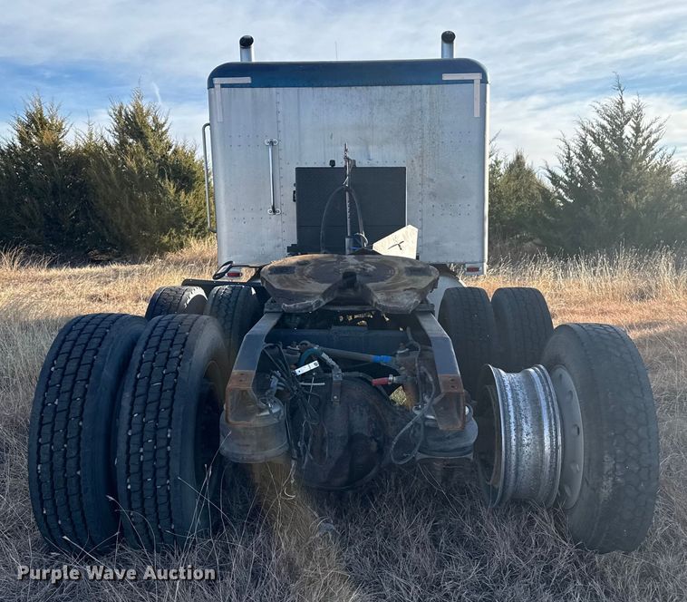 image for item EP2710 1986 Peterbilt 359 semi truck