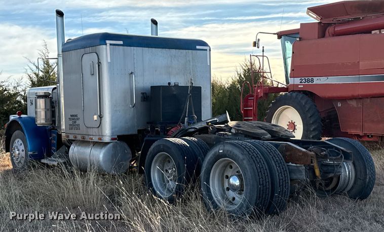 image for item EP2710 1986 Peterbilt 359 semi truck