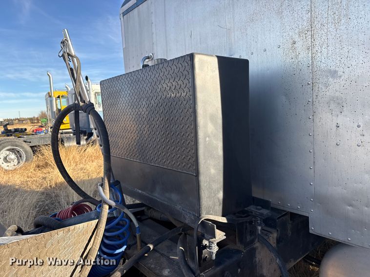 image for item EP2710 1986 Peterbilt 359 semi truck