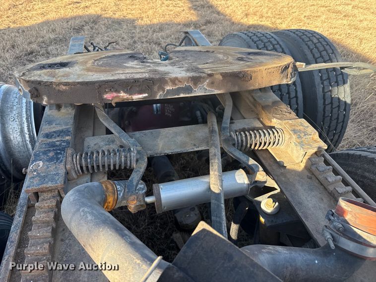 image for item EP2710 1986 Peterbilt 359 semi truck