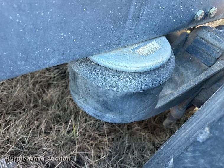 image for item EP2710 1986 Peterbilt 359 semi truck