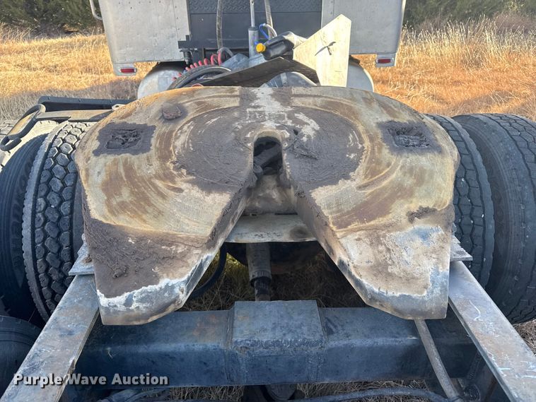 image for item EP2710 1986 Peterbilt 359 semi truck