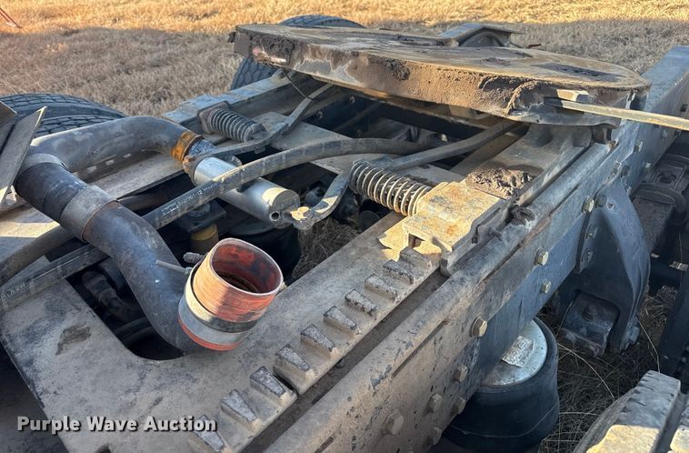 image for item EP2710 1986 Peterbilt 359 semi truck