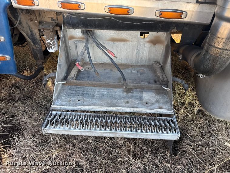 image for item EP2710 1986 Peterbilt 359 semi truck