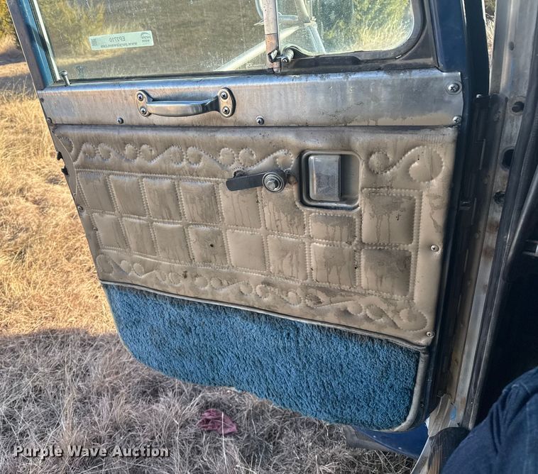 image for item EP2710 1986 Peterbilt 359 semi truck