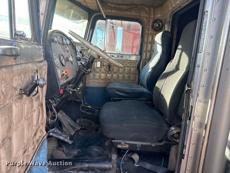 image for item EP2710 1986 Peterbilt 359 semi truck