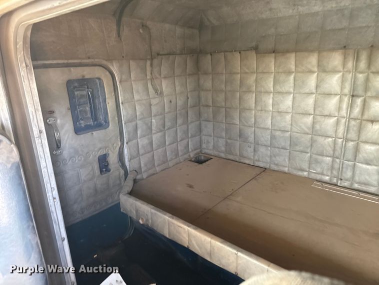 image for item EP2710 1986 Peterbilt 359 semi truck