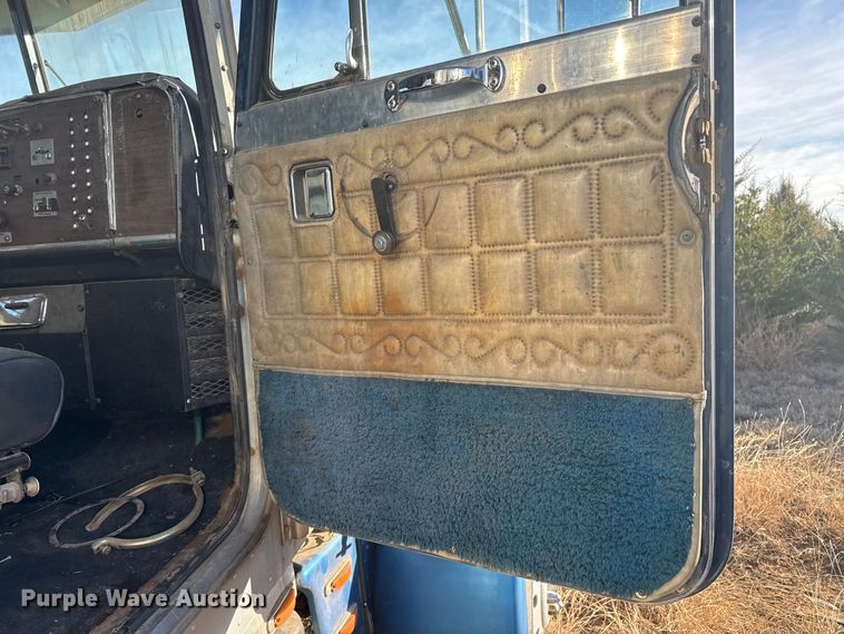 image for item EP2710 1986 Peterbilt 359 semi truck