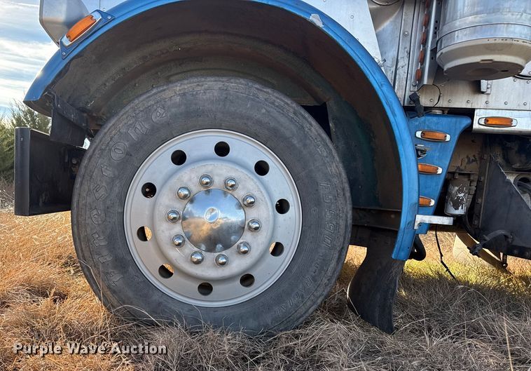 image for item EP2710 1986 Peterbilt 359 semi truck