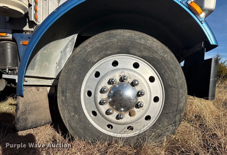 image for item EP2710 1986 Peterbilt 359 semi truck