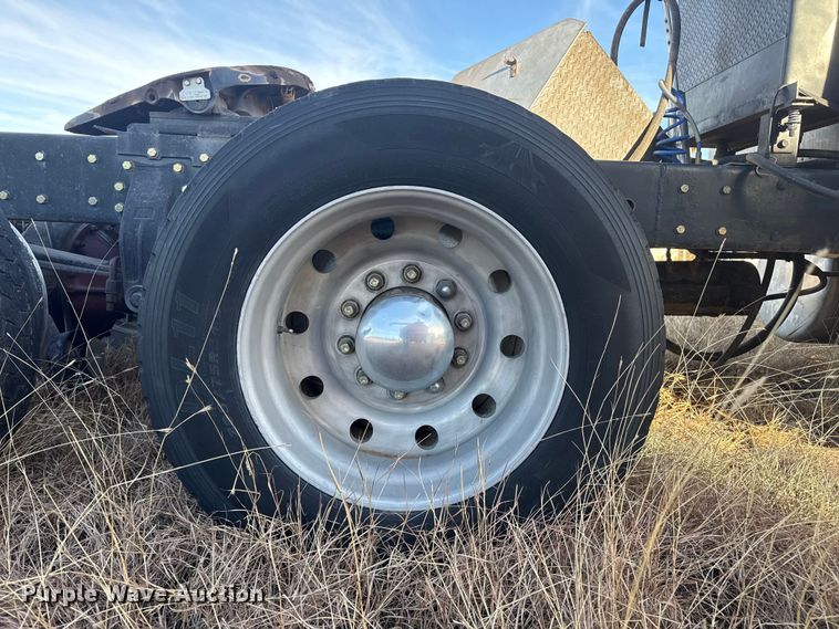 image for item EP2710 1986 Peterbilt 359 semi truck