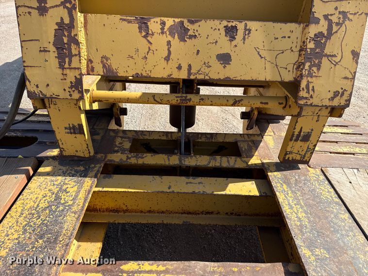 image for item EP2994 2013 Witzco RG-35 lowboy equipment trailer