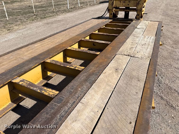 image for item EP2994 2013 Witzco RG-35 lowboy equipment trailer