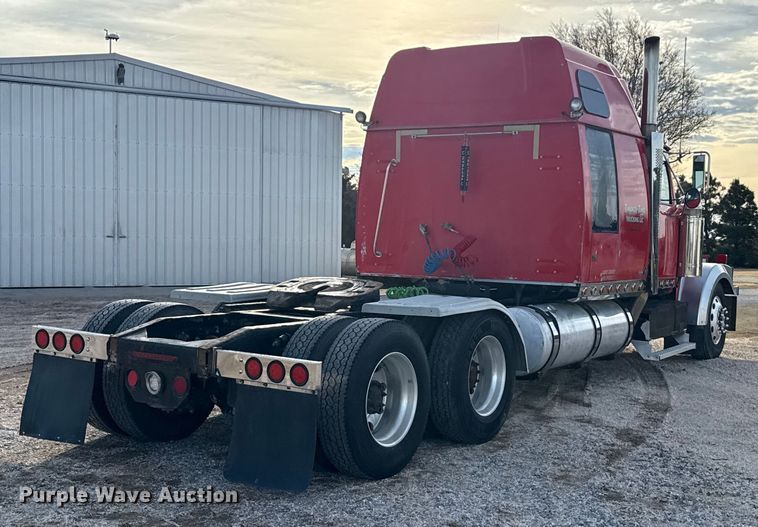 image for item EP2995 2005 Western Star 4900 semi truck