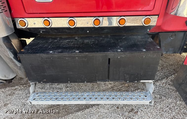 image for item EP2995 2005 Western Star 4900 semi truck