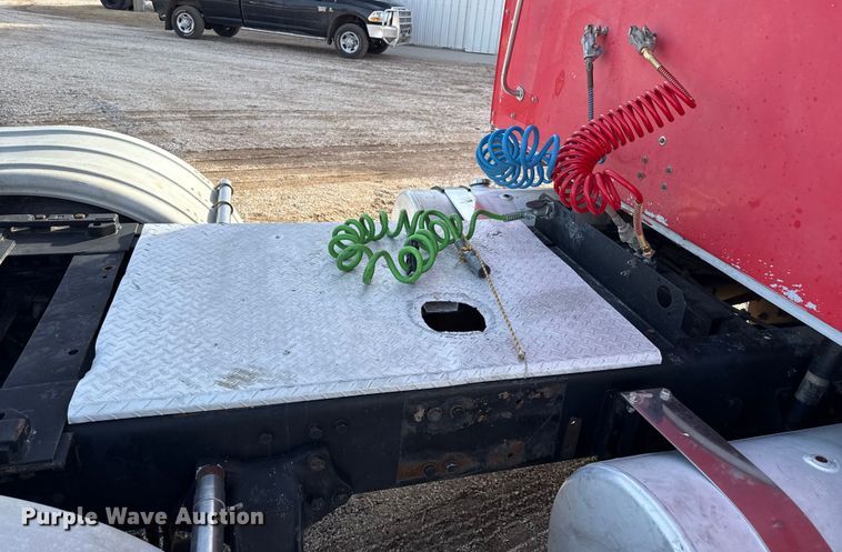 image for item EP2995 2005 Western Star 4900 semi truck