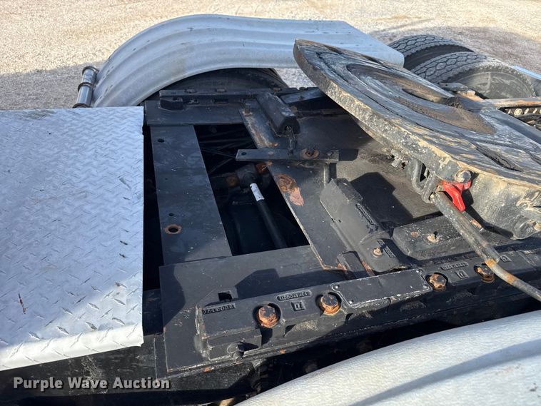 image for item EP2995 2005 Western Star 4900 semi truck