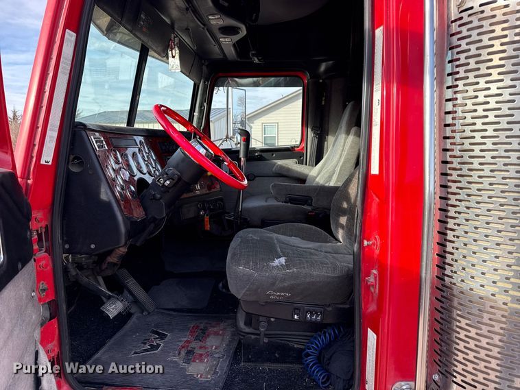 image for item EP2995 2005 Western Star 4900 semi truck