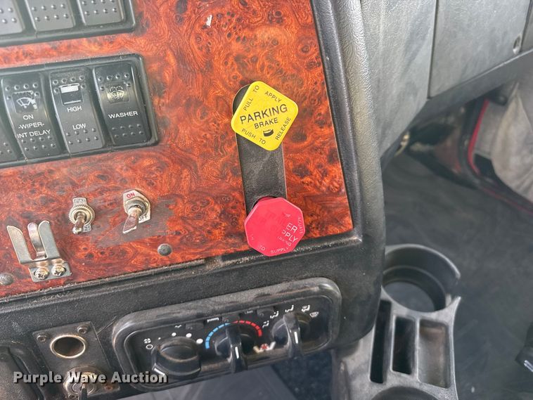 image for item EP2995 2005 Western Star 4900 semi truck