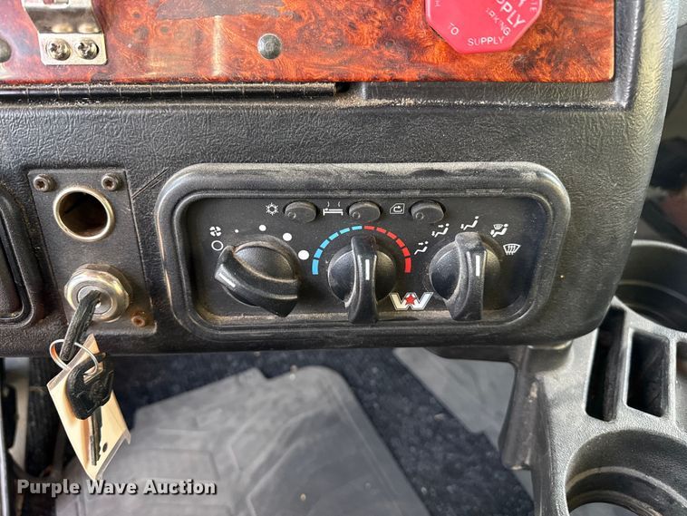 image for item EP2995 2005 Western Star 4900 semi truck