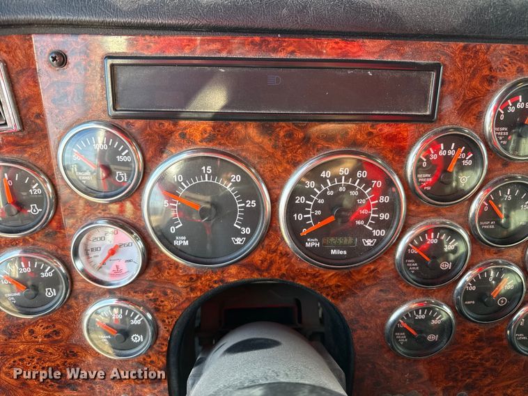 image for item EP2995 2005 Western Star 4900 semi truck