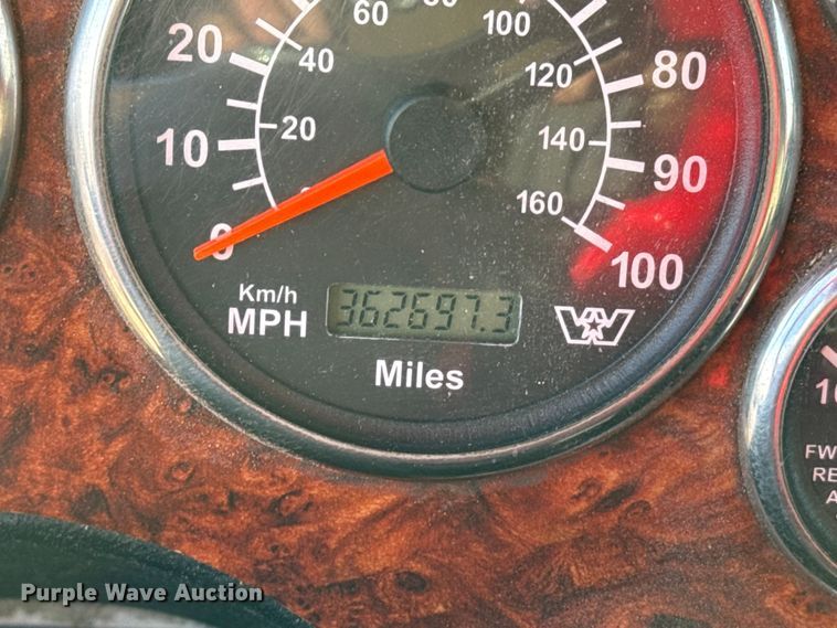 image for item EP2995 2005 Western Star 4900 semi truck