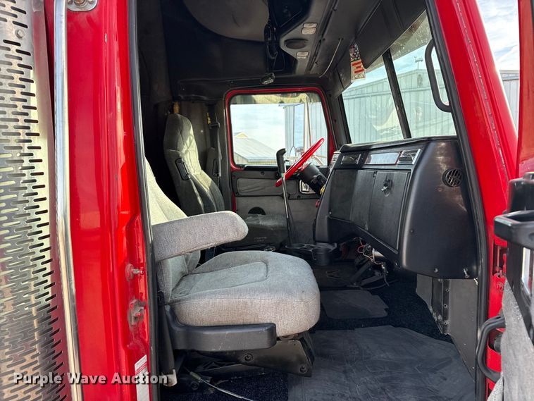 image for item EP2995 2005 Western Star 4900 semi truck