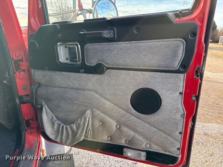 image for item EP2995 2005 Western Star 4900 semi truck