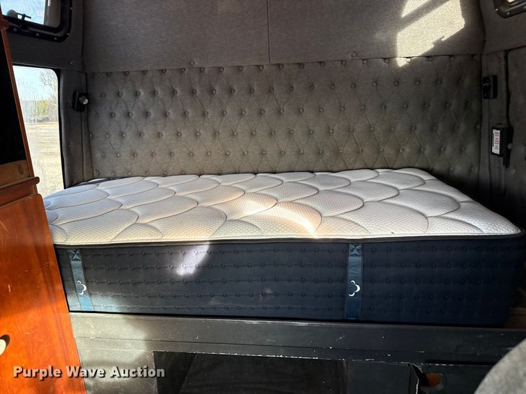 image for item EP2995 2005 Western Star 4900 semi truck