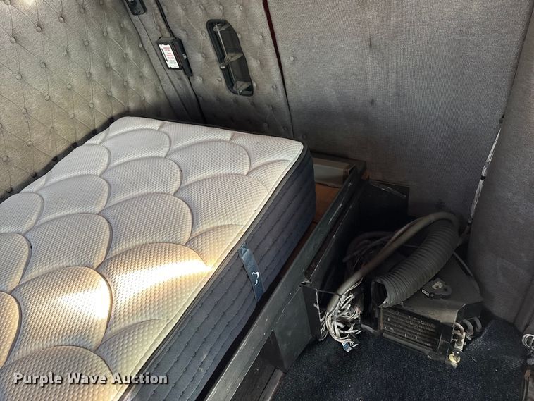 image for item EP2995 2005 Western Star 4900 semi truck