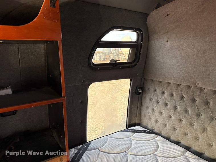 image for item EP2995 2005 Western Star 4900 semi truck