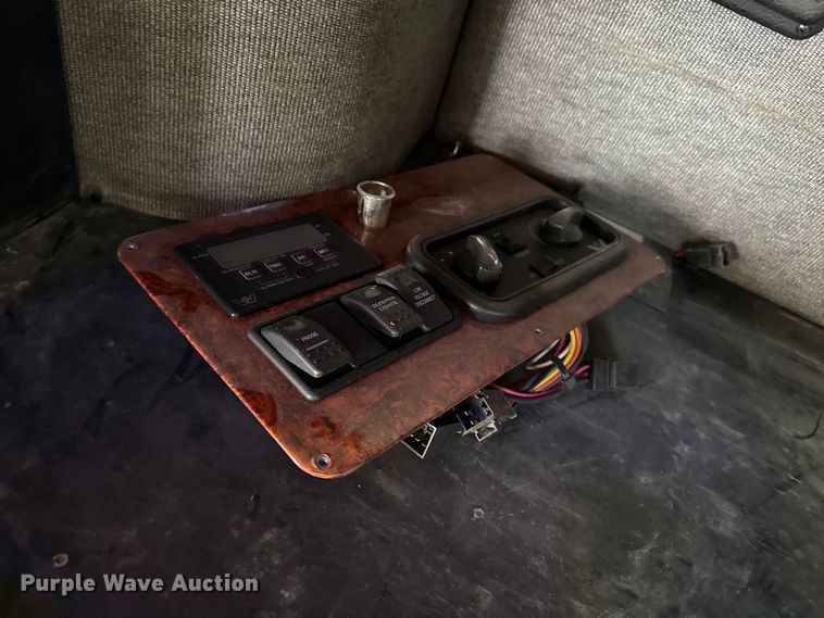 image for item EP2995 2005 Western Star 4900 semi truck