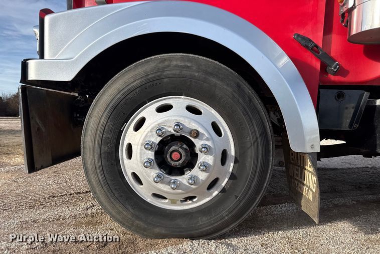 image for item EP2995 2005 Western Star 4900 semi truck