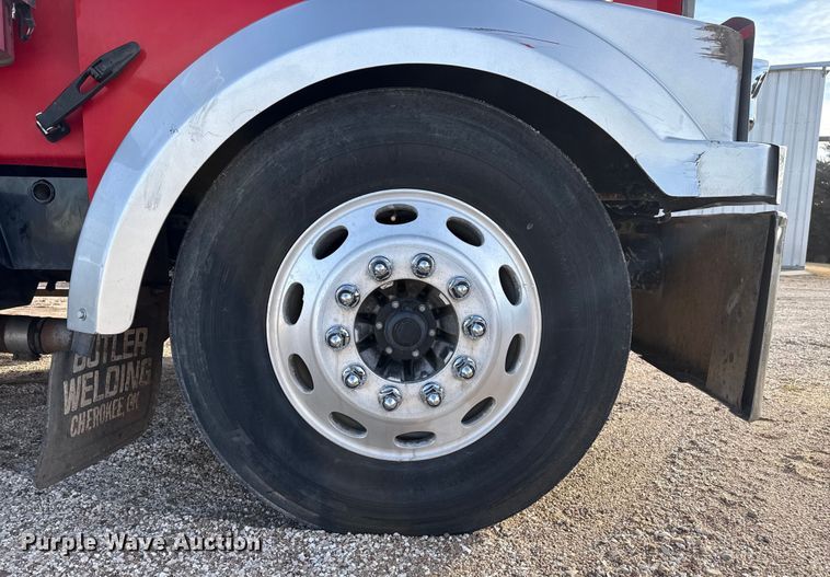 image for item EP2995 2005 Western Star 4900 semi truck