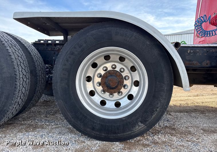 image for item EP2995 2005 Western Star 4900 semi truck