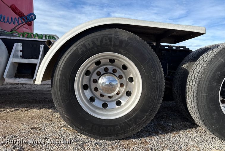 image for item EP2995 2005 Western Star 4900 semi truck