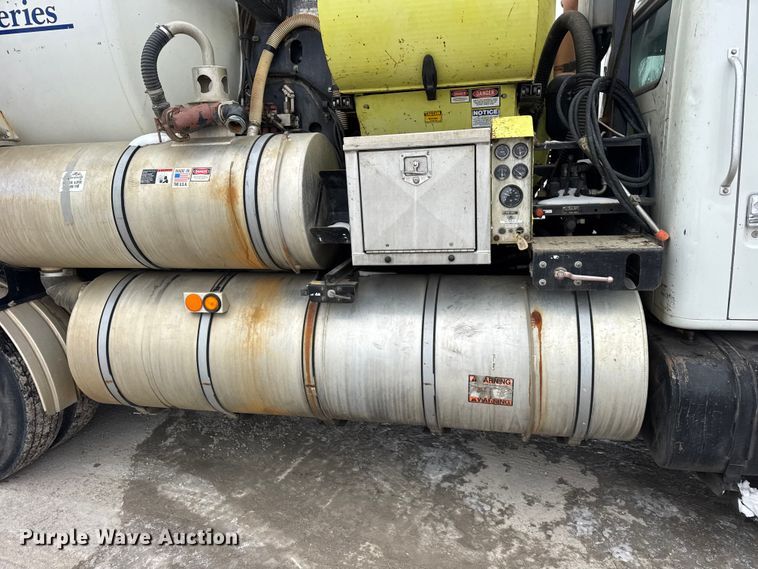 image for item ER0407 1999 International 4900 sewer jetter truck