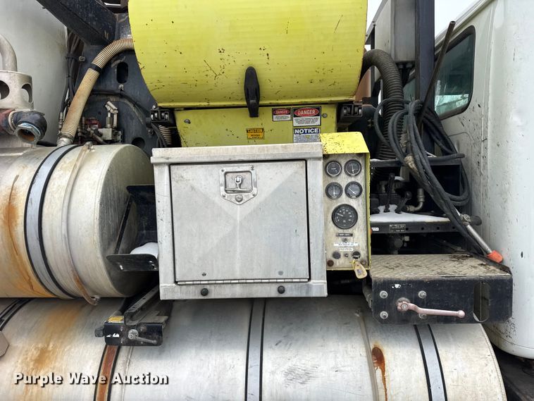 image for item ER0407 1999 International 4900 sewer jetter truck