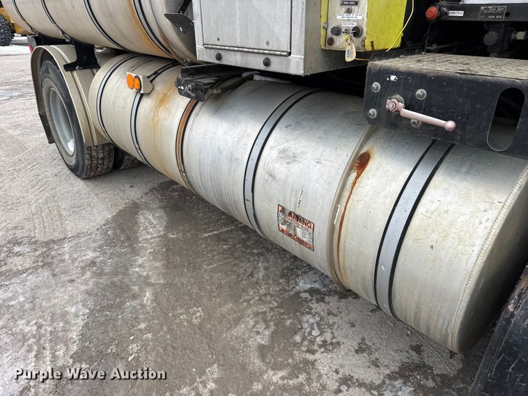 image for item ER0407 1999 International 4900 sewer jetter truck