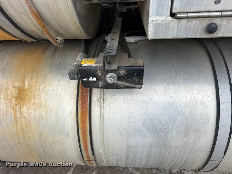 image for item ER0407 1999 International 4900 sewer jetter truck