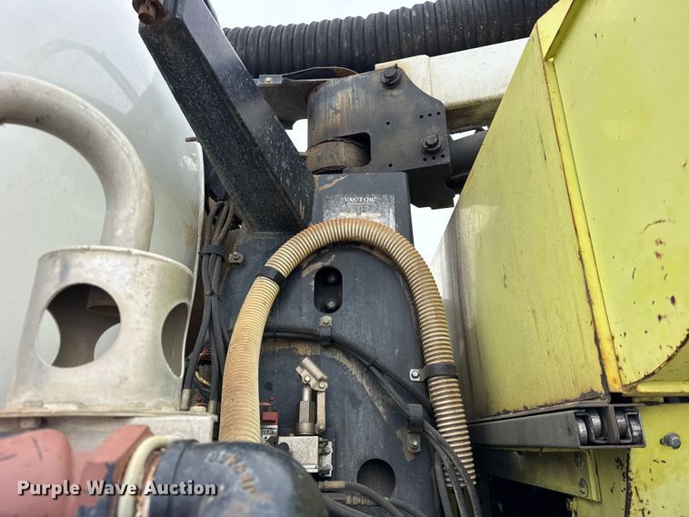 image for item ER0407 1999 International 4900 sewer jetter truck