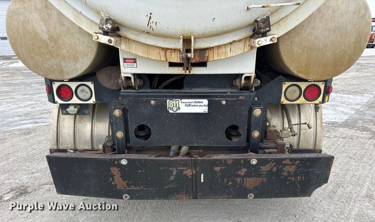 image for item ER0407 1999 International 4900 sewer jetter truck