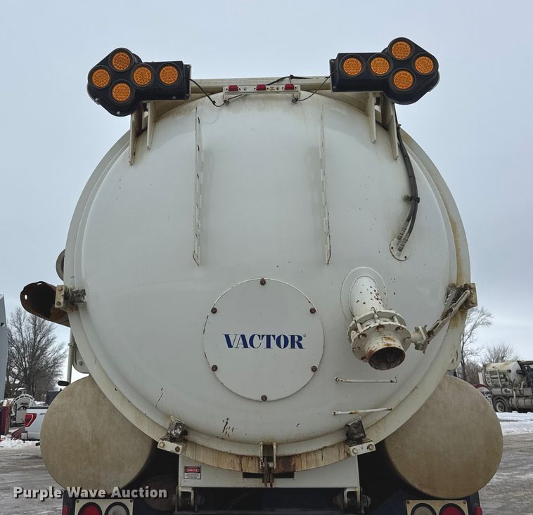 image for item ER0407 1999 International 4900 sewer jetter truck