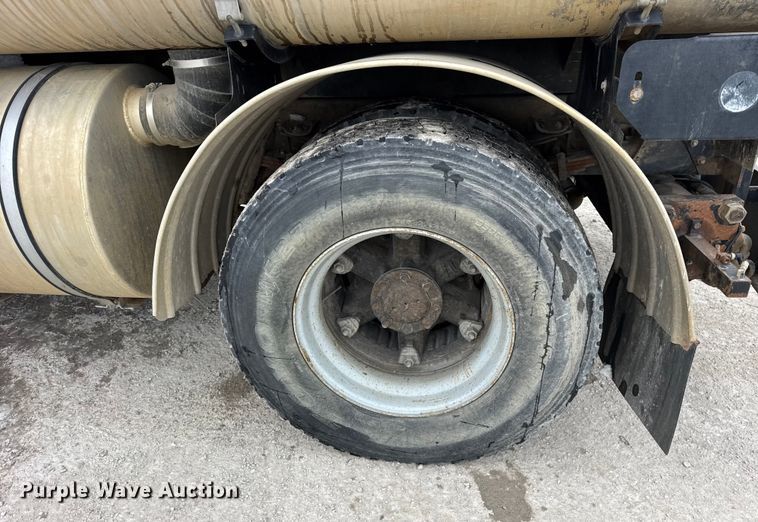 image for item ER0407 1999 International 4900 sewer jetter truck